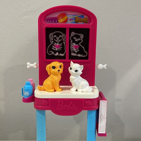 Barbie Pet Vet Doll & Playset - Picture 5 of 7